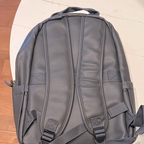 Simple Modern Medium Vegan Leather Backpack for Women & Men Gray 17” - Picture 4 of 4